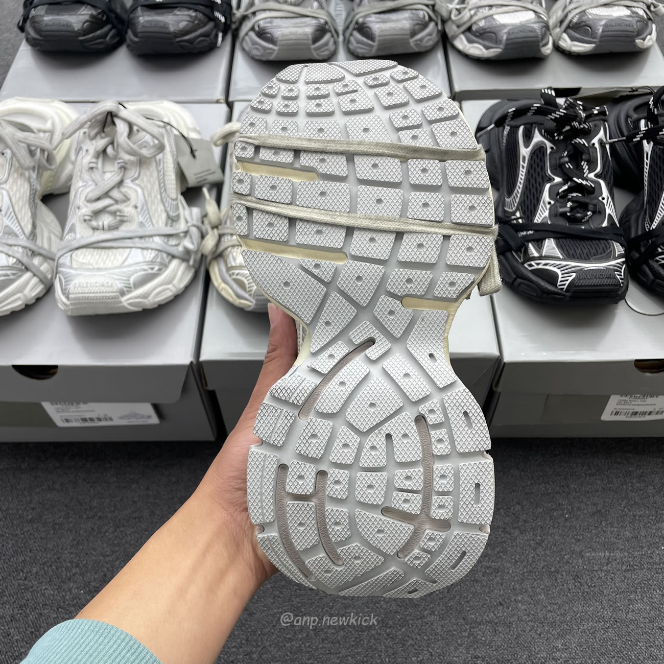 Balenciaga 3xl Mule Monocolor Mesh Rub Black White Eggshell Grey Red Bal Worn Out (11) - www.newkick.vip